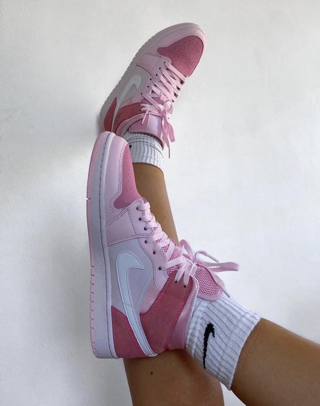 نایکی ایر جردن 1 دیجیتال پینک || Nike Air Jordan 1 mid Digital Pink (کد 161)