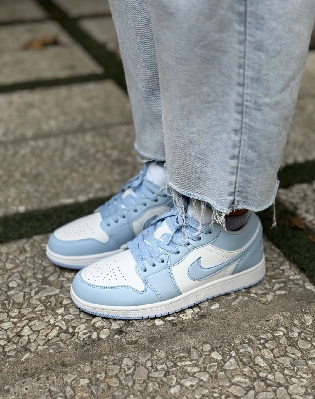 نایکی ایر جردن 1 بدون ساق آیس بلو آلمینیوم || Nike Air Jordan 1 Low Ice Blue (کد ۴۶۲)