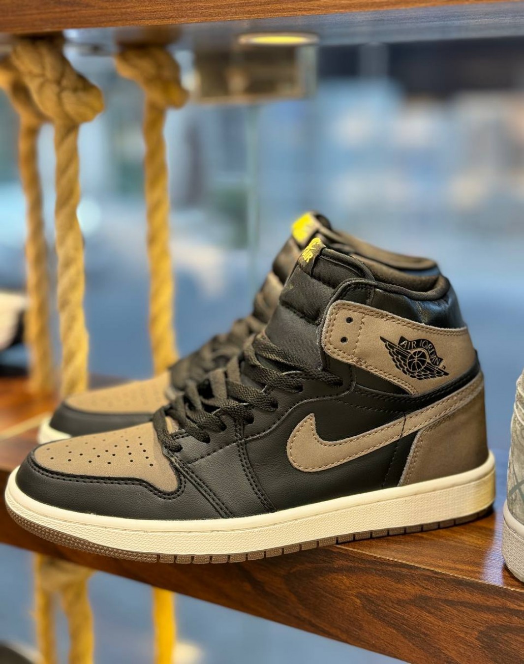 نایکی ایر جردن ۱ ساقدار پالومینو || Nike Air Jordan 1 High Palomino (کد ۴۷۱)