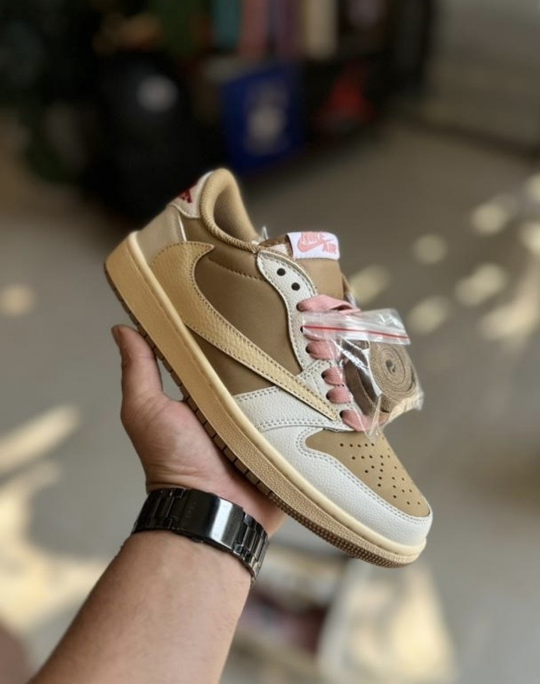 نایکی جردن ۱ ترویس اسکات کرم نسکافه ای || Nike Jordan 1 Travis Scott Sail Shy Pink (کد ۵۱۱)