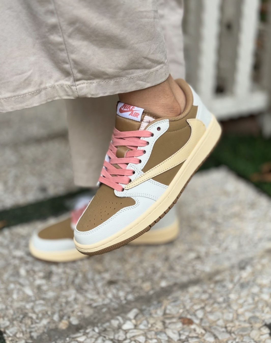 نایکی جردن ۱ ترویس اسکات کرم نسکافه ای || Nike Jordan 1 Travis Scott Sail Shy Pink (کد ۵۱۱)