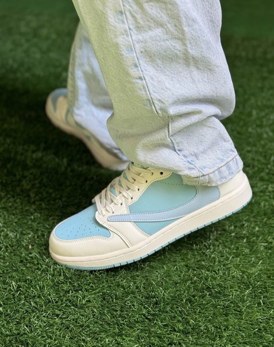 نایکی جردن ۱ ترویس اسکات آبی آسمانی || Nike Jordan 1 Travis Scott Blue (کد ۶۰۳)