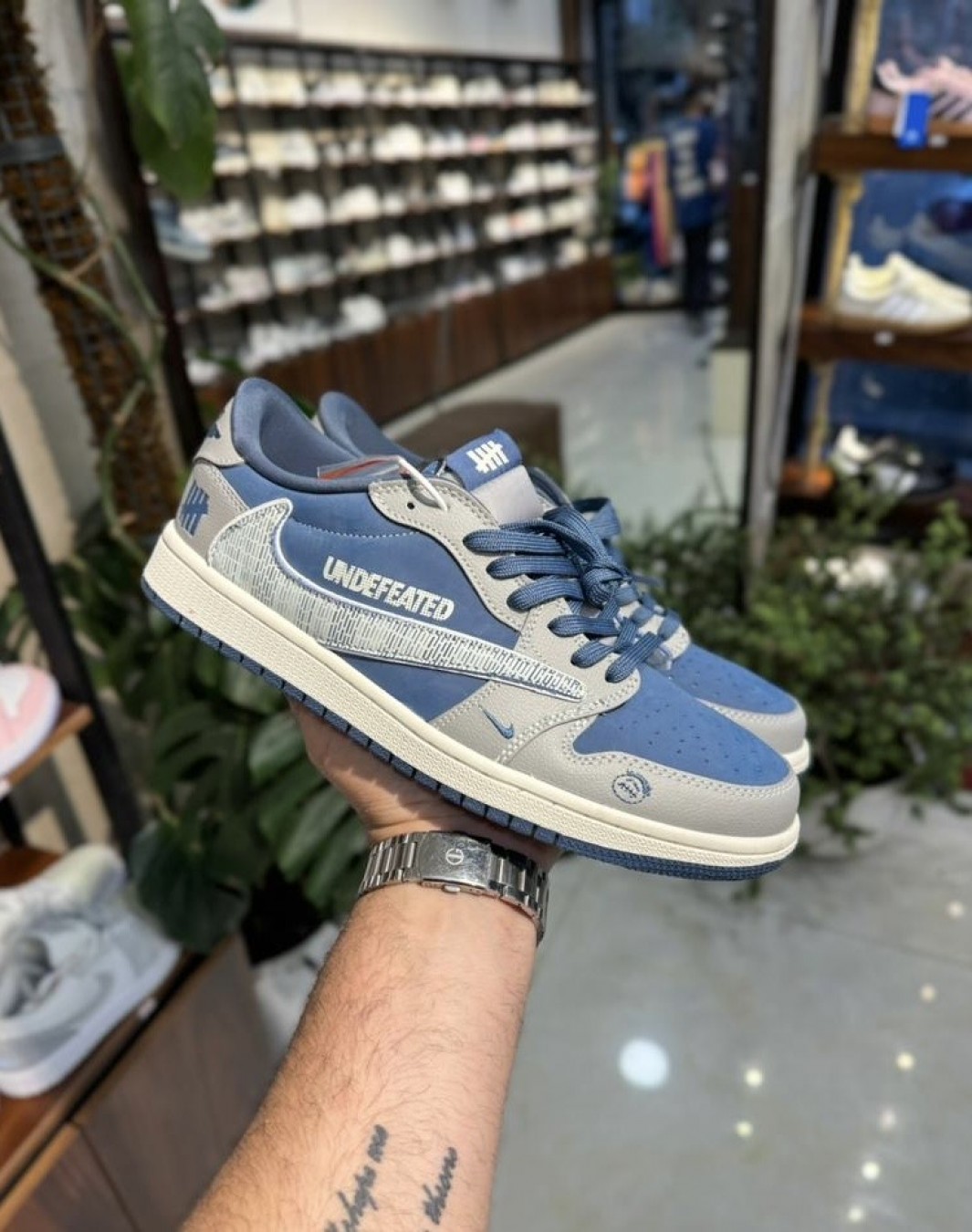 نایکی جردن ۱ ترویس اسکات طوسی آبی || Nike Jordan 1 Travis Scott Undefeated (کد ۶۱۹)