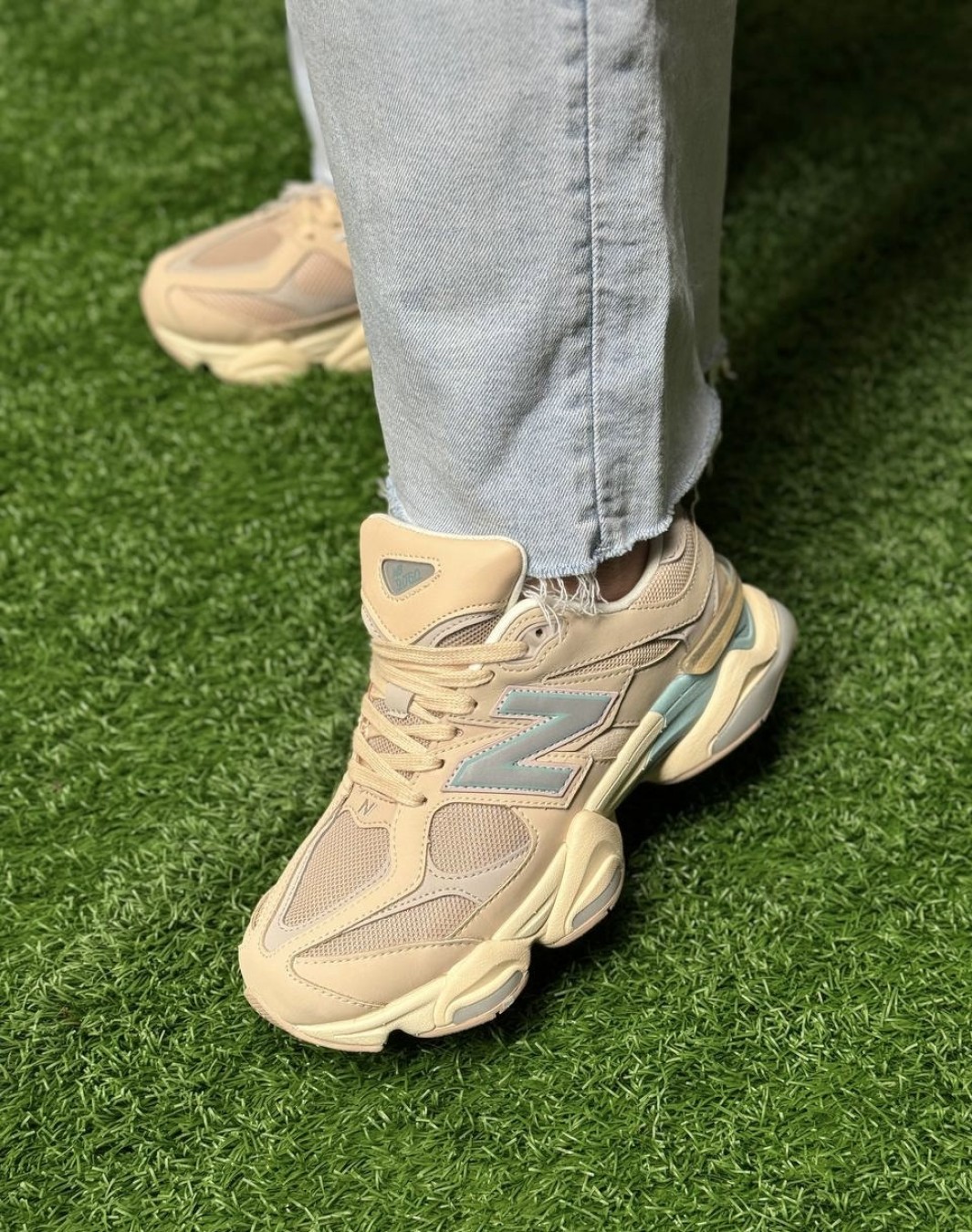 نیوبالانس ۹۰۶۰ پینک سند || New Balance 9060 Ivory Cream Pink Sand (کد ۲۹۹)