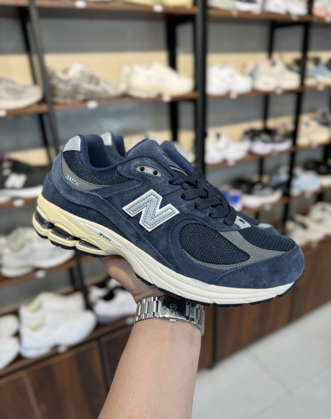 نیوبالانس 2002 آر سرمه ای || New Balance 2002 R Navy (کد ۶۳۰)
