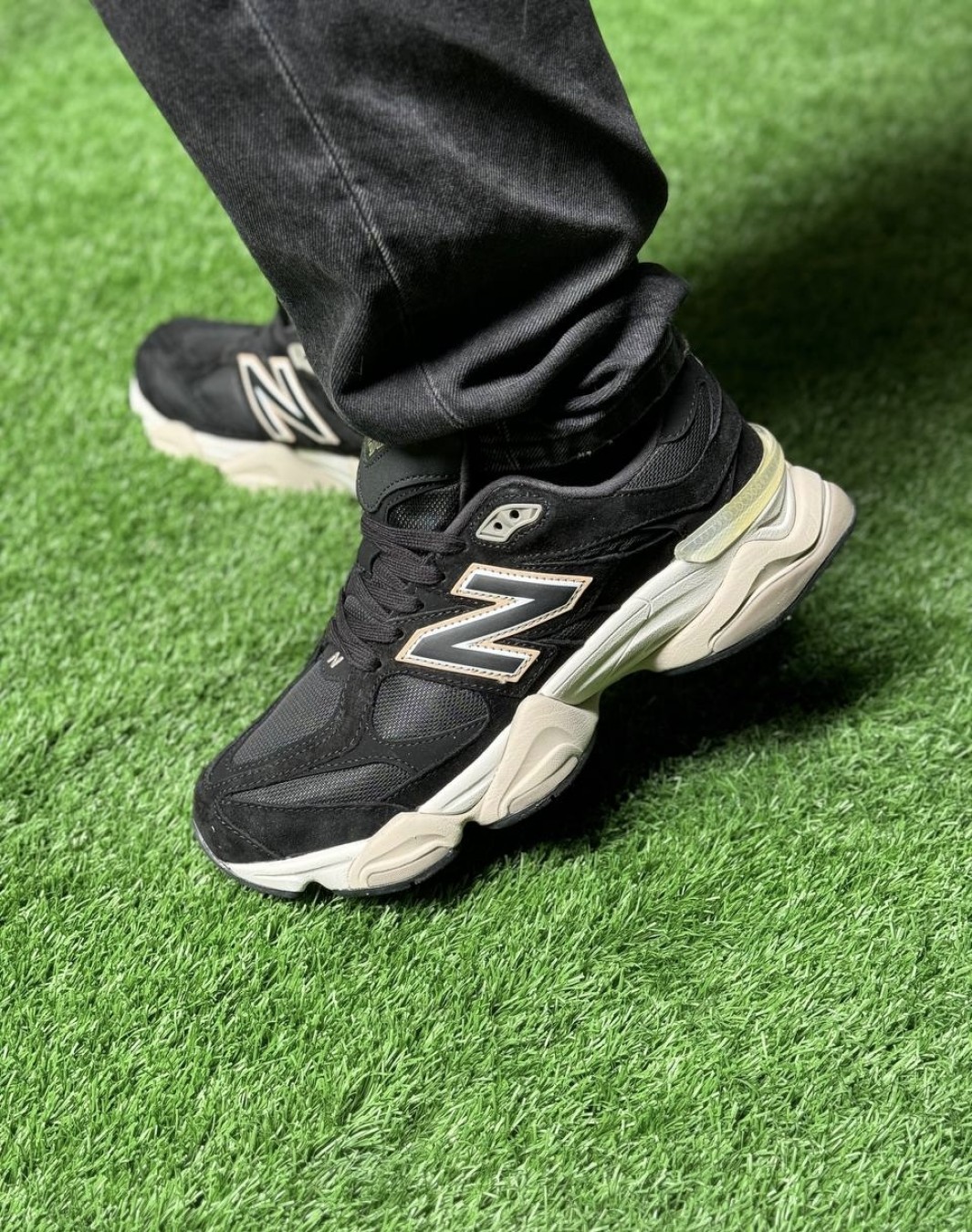 نیوبالانس ۹۰۶۰ مشکی سفید || New Balance 9060 Black White (کد ۶۲۸)