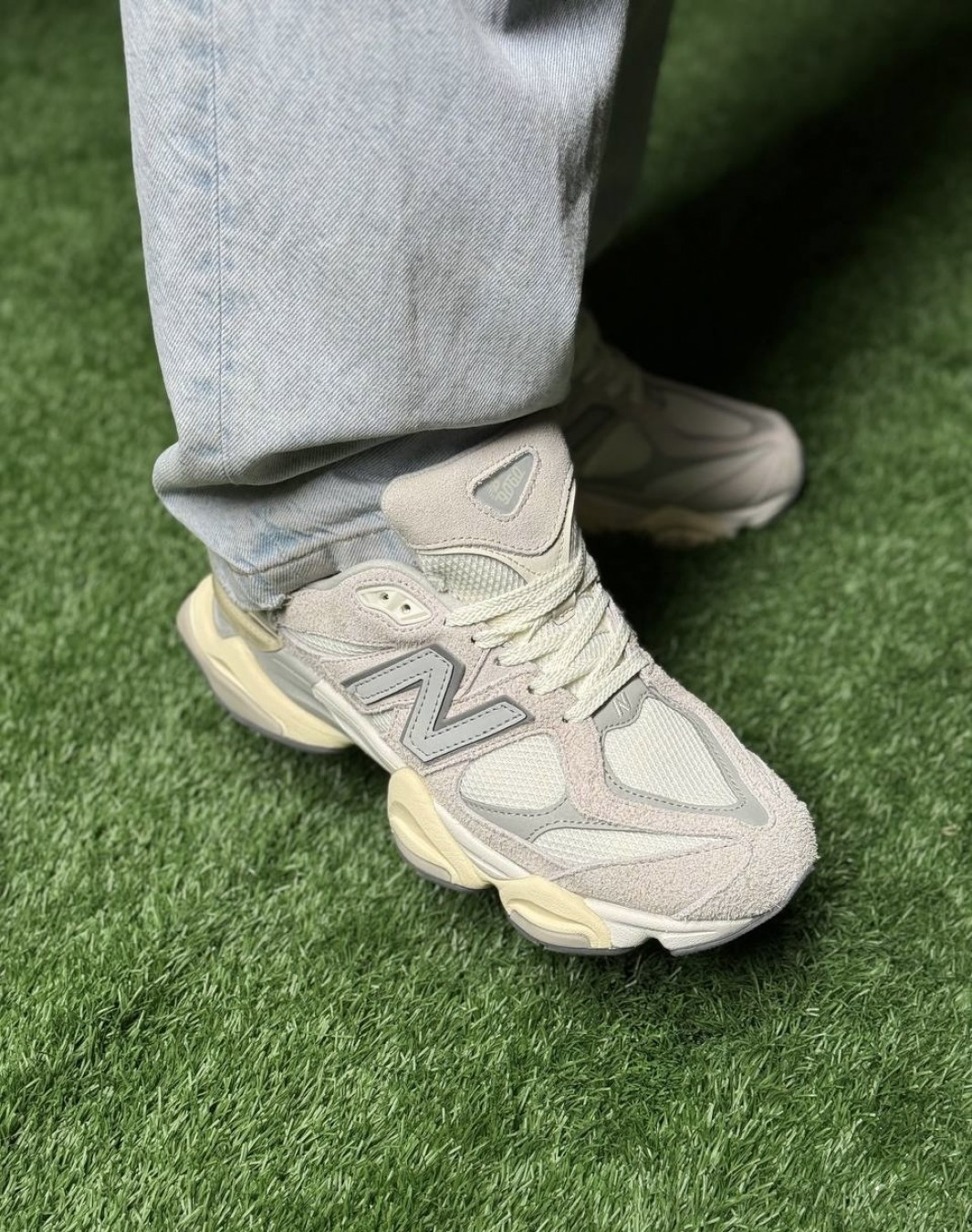 نیوبالانس ۹۰۶۰ طوسی کرم || New Balance 9060 Grey (کد ۵۰۹)
