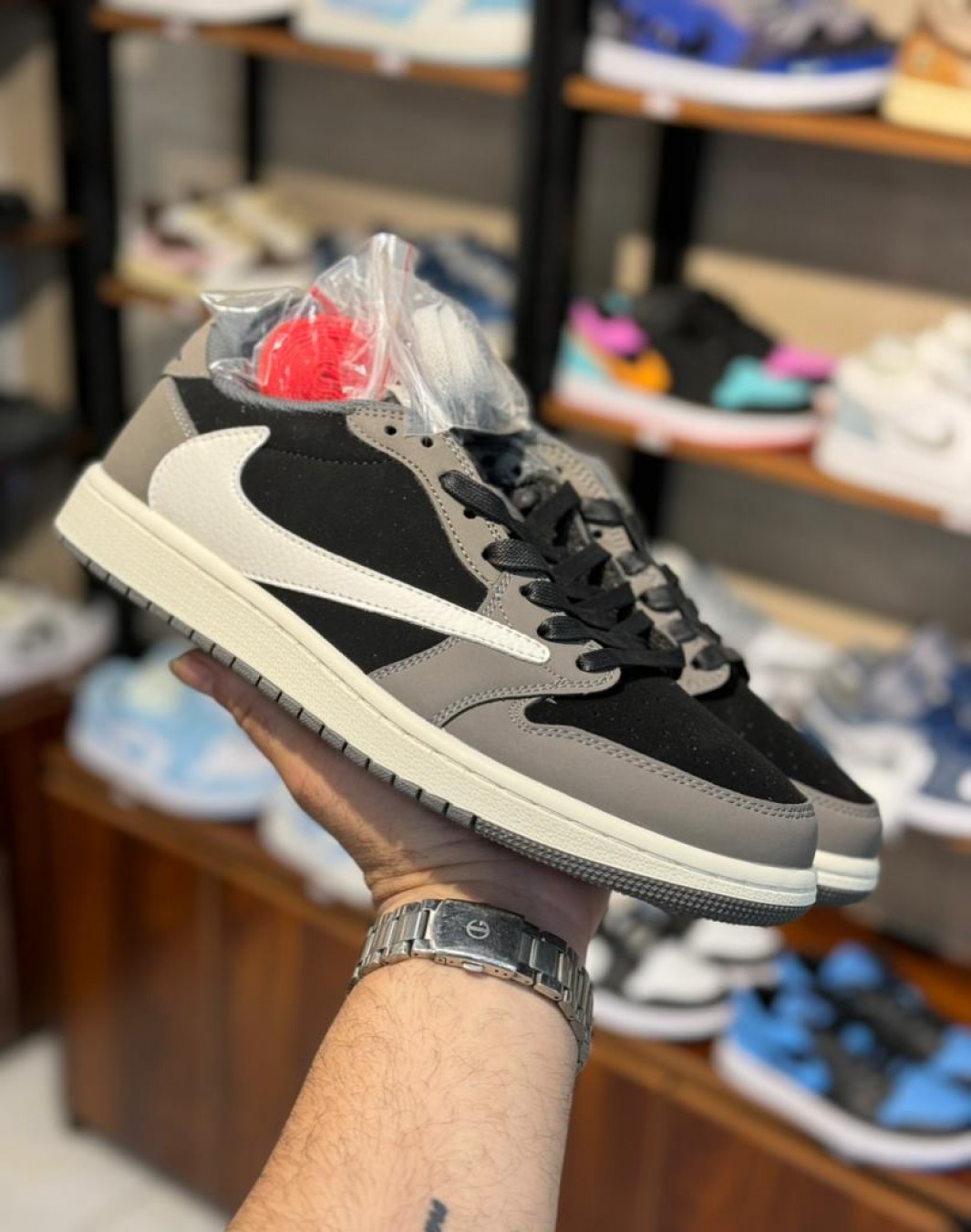 نایکی جردن ۱ ترویس اسکات مشکی قهوه ای || Nike Jordan 1 Travis Scott Reverse mocha Grey (کد ۶۵۳)