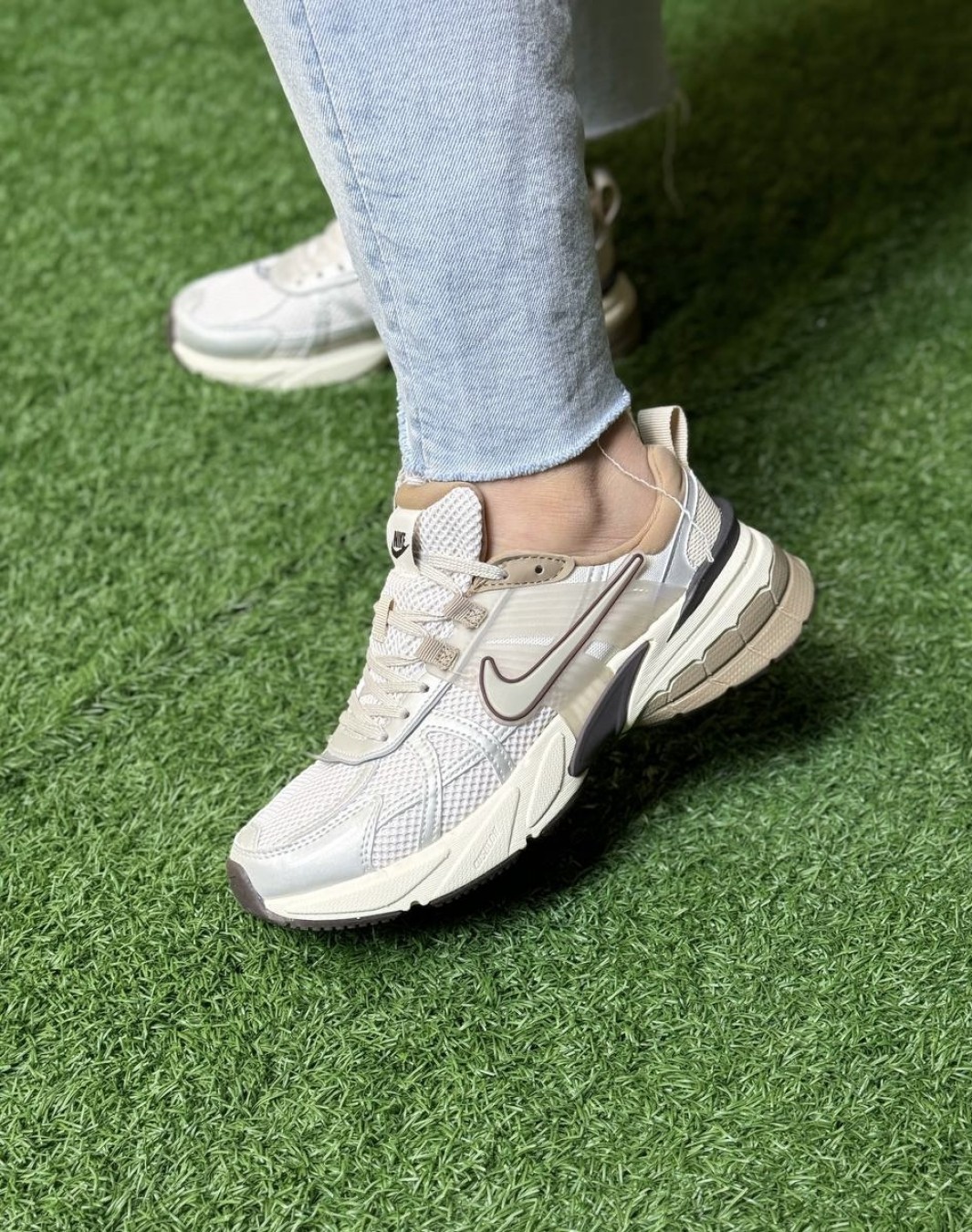 نایکی وی ۲ کی ران کرم قهوه ای || Nike V2K Run Light Orewood Brown (کد ۶۳۶)