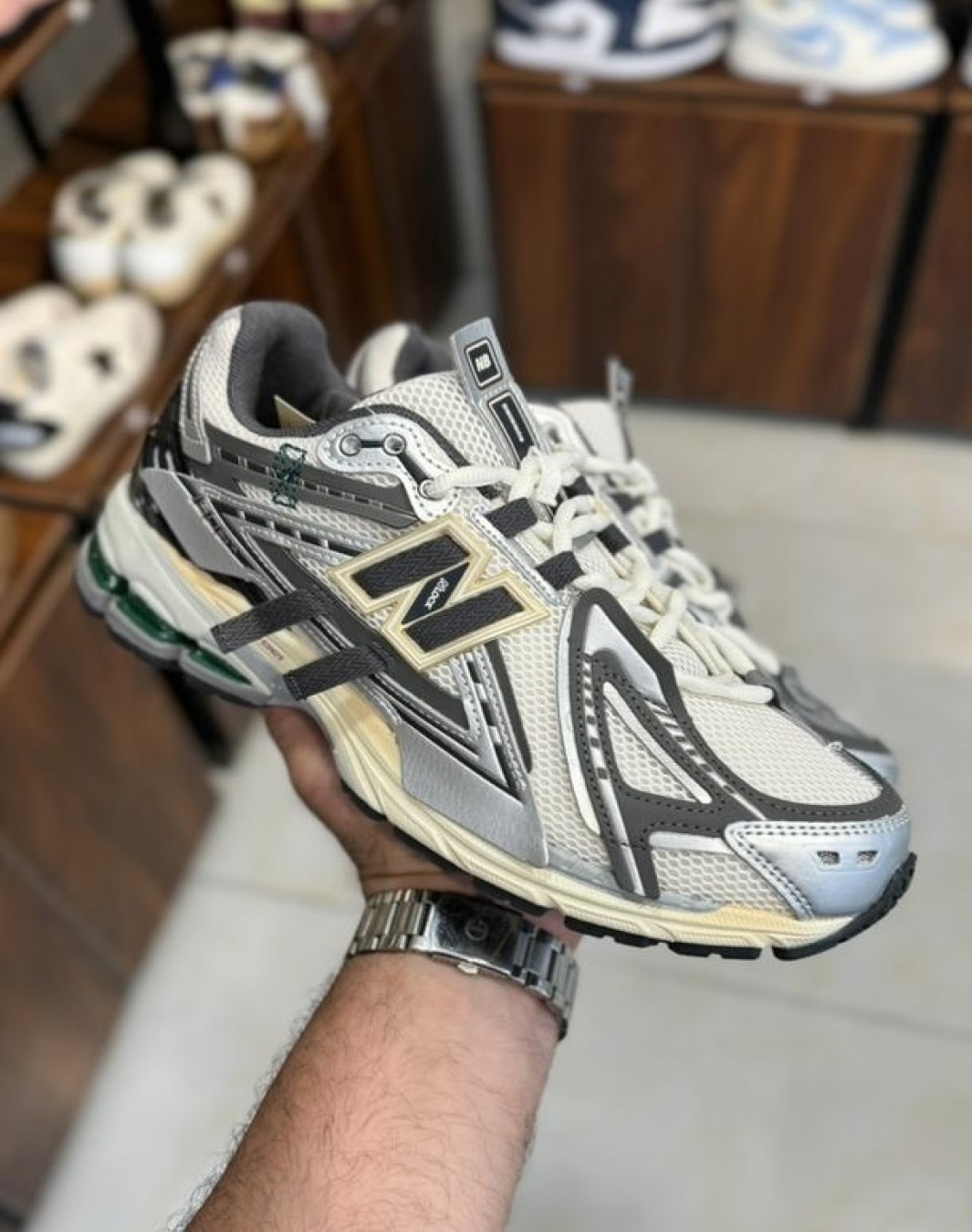 نیوبالانس ۱۹۰۶ نقره ای متالیک || New Balance 1906 A Silver Metallic (کد ۶۷۳)
