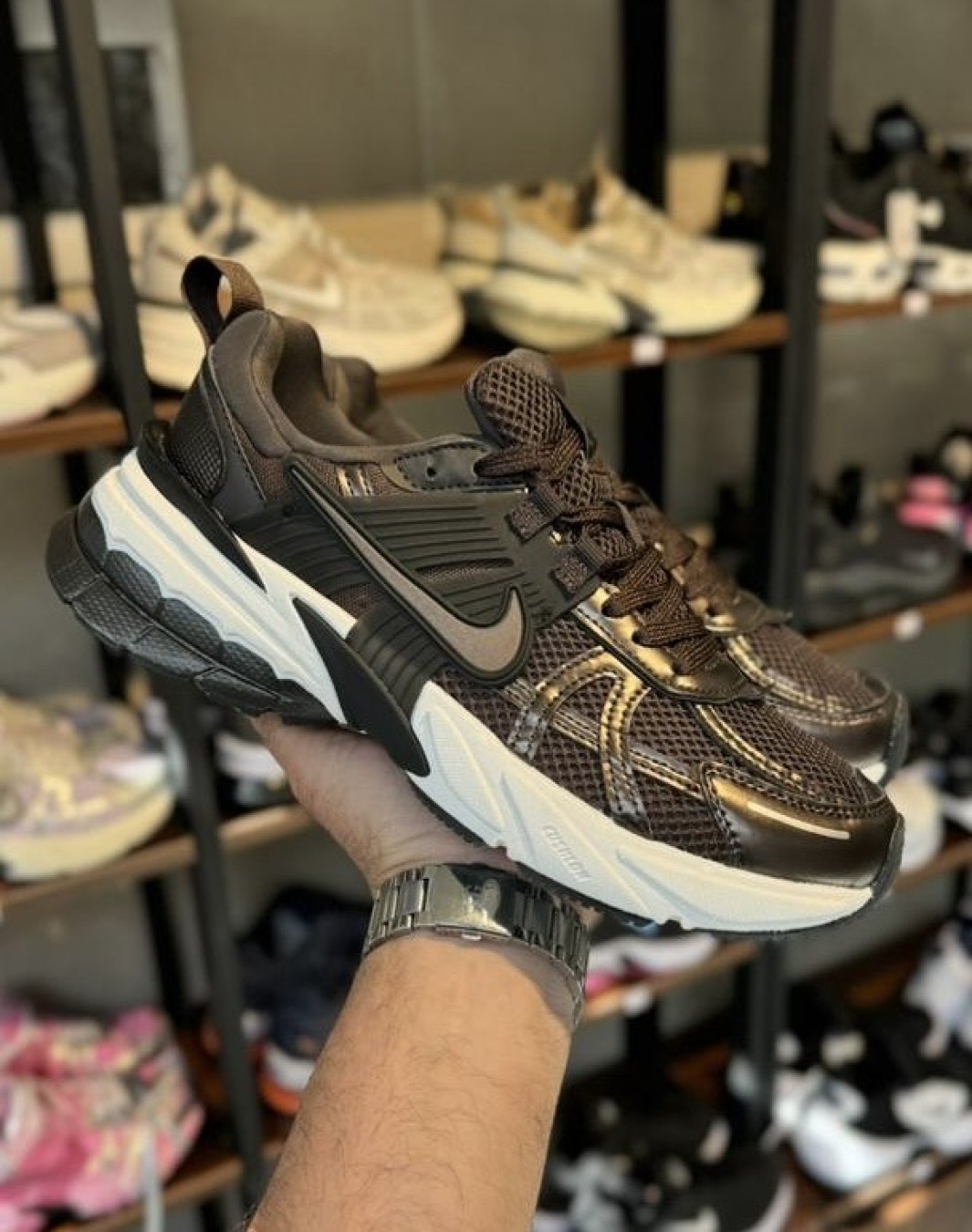 نایکی وی ۲ کی ران قهوه ای تیره || Nike V2K Run Velvet Brown (کد ۶۷۱)
