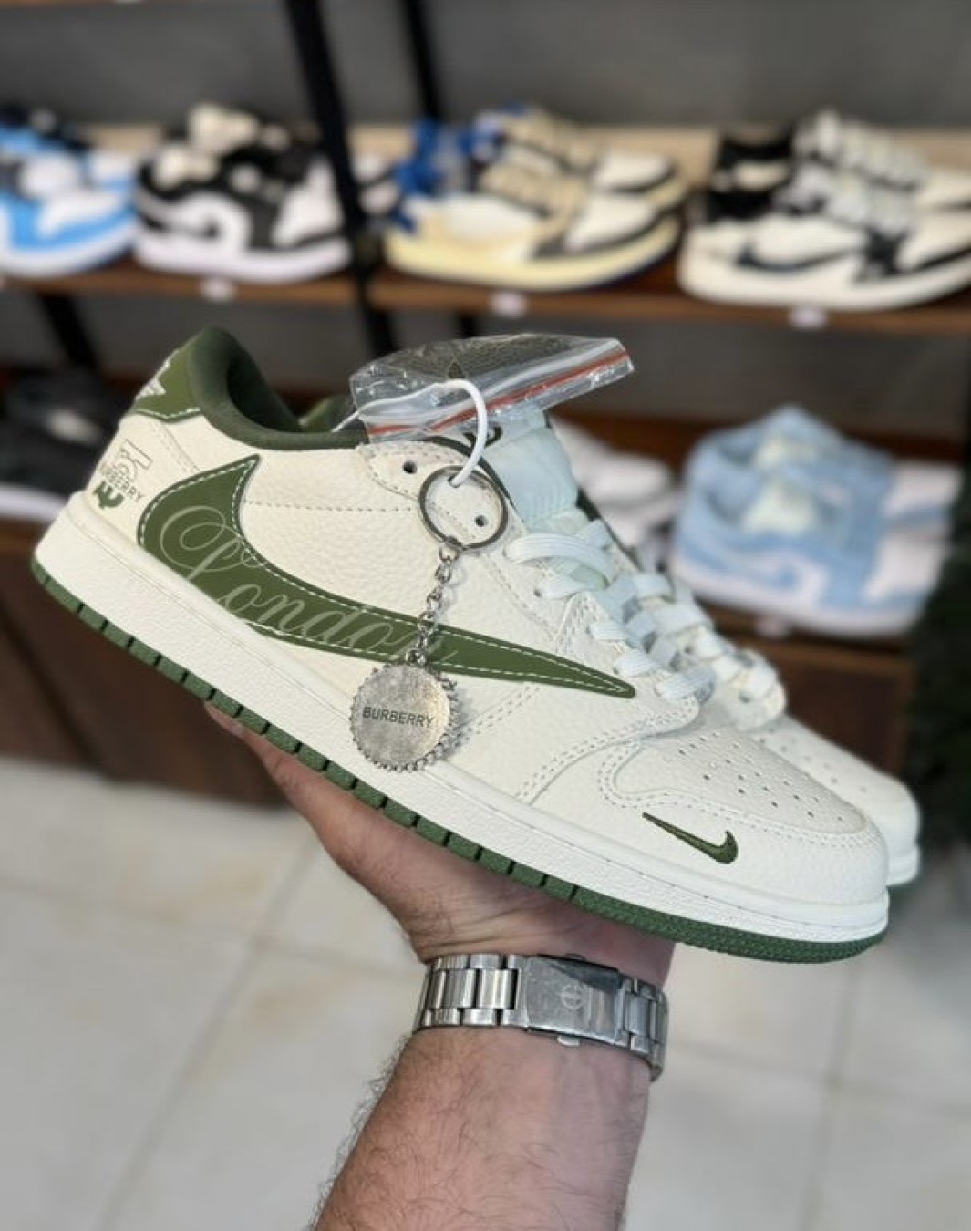 نایکی جردن 1 ترویس اسکات بدون ساق باربری || Nike Jordan 1 Travis scott 1 Low Burberry (کد ۶۶۸)