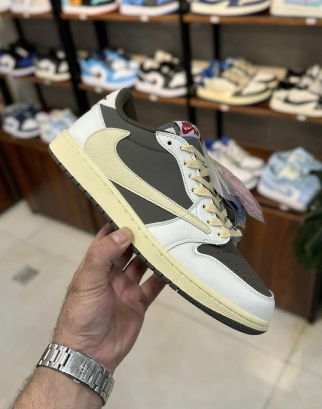 نایکی جردن 1 ترویس اسکات ریورس موکا || Nike Jordan 1 Travis Scott Reverse Mocha (کد 219)