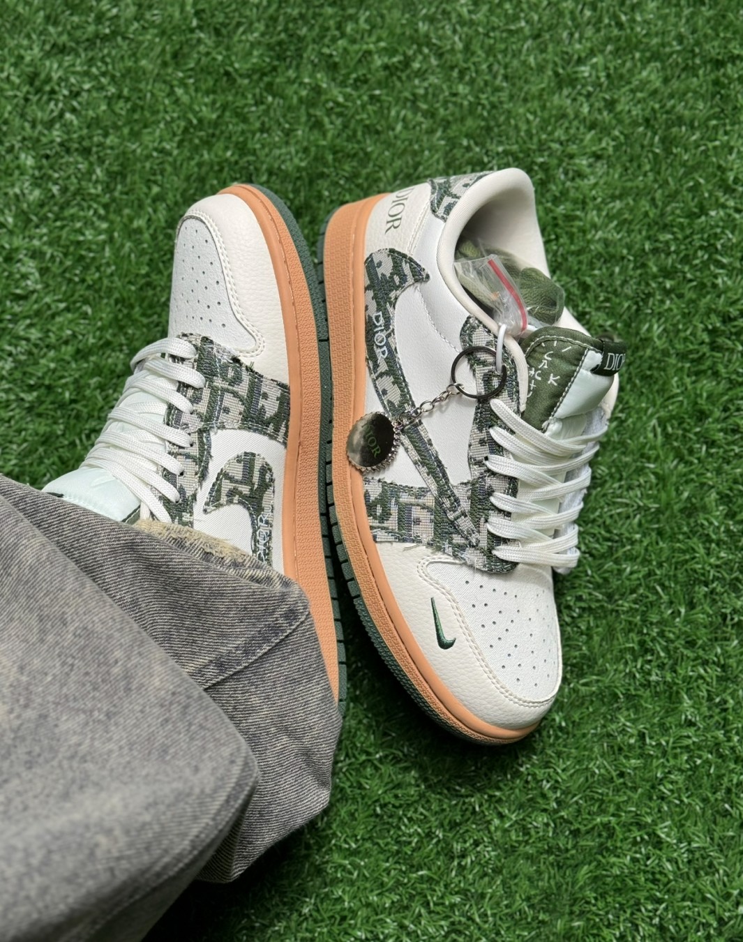 نایکی جردن 1 ترویس اسکات بدون ساق دیور کرم سبز || Nike Jordan 1 Travis Scott 1 Low Dior (کد ۶۵۷)