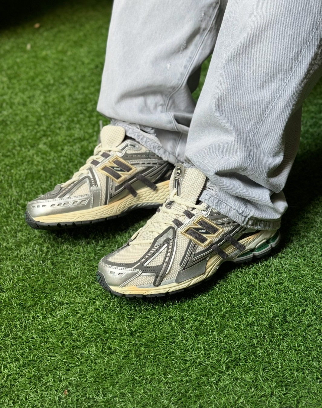 نیوبالانس ۱۹۰۶ نقره ای متالیک || New Balance 1906 A Silver Metallic (کد ۶۷۳)