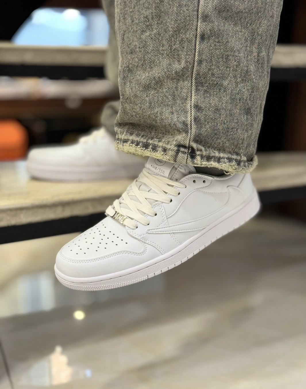 نایکی جردن 1 ترویس اسکات بدون ساق وایت پارتی || Nike Jordan 1 Travis scott 1 Low White Party (کد ۶۹۲)