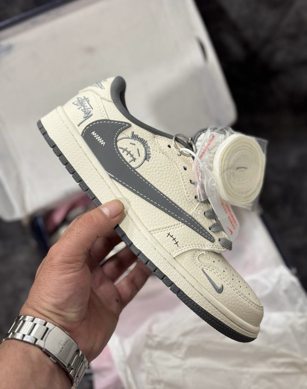 نایکی جردن ۱ ترویس اسکات استاسی طوسی || Nike Jordan 1 Travis Scott Stussy (کد ۶۹۹)