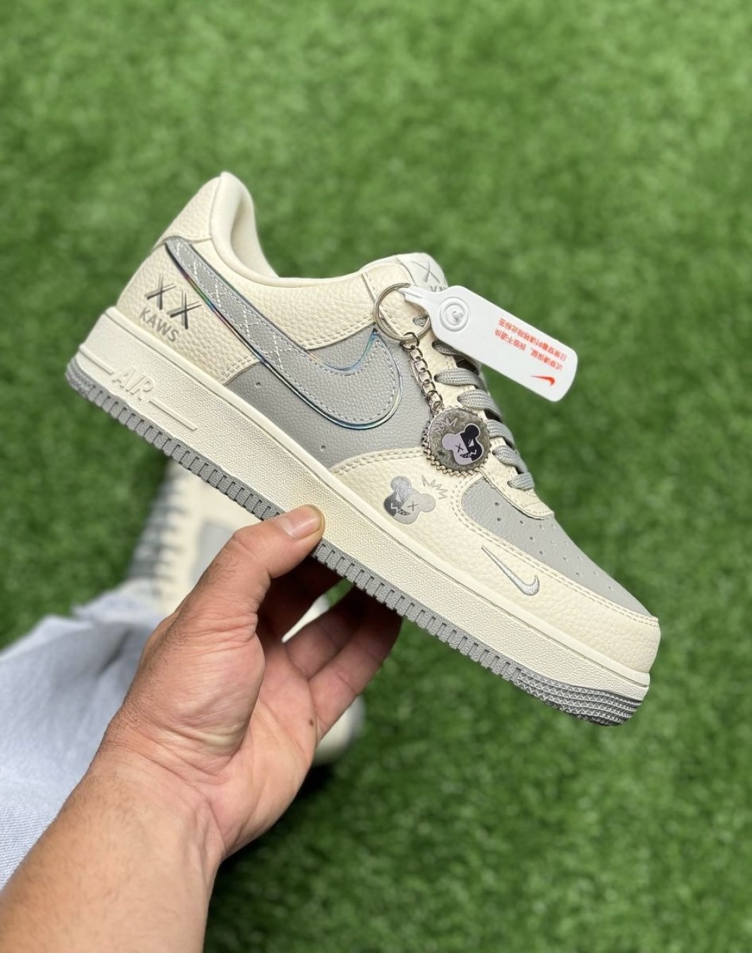 نایکی ایرفورس ۱ کاز سفید طوسی || Nike Airforce 1 Kaws (کد ۶۷۲)