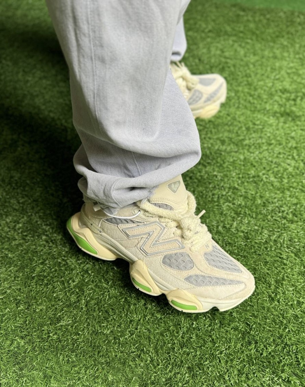 نیوبالانس ۹۰۶۰ کرم طوسی سبز || New Balance 9060 Bricks and Wood (کد ۶۵۰)