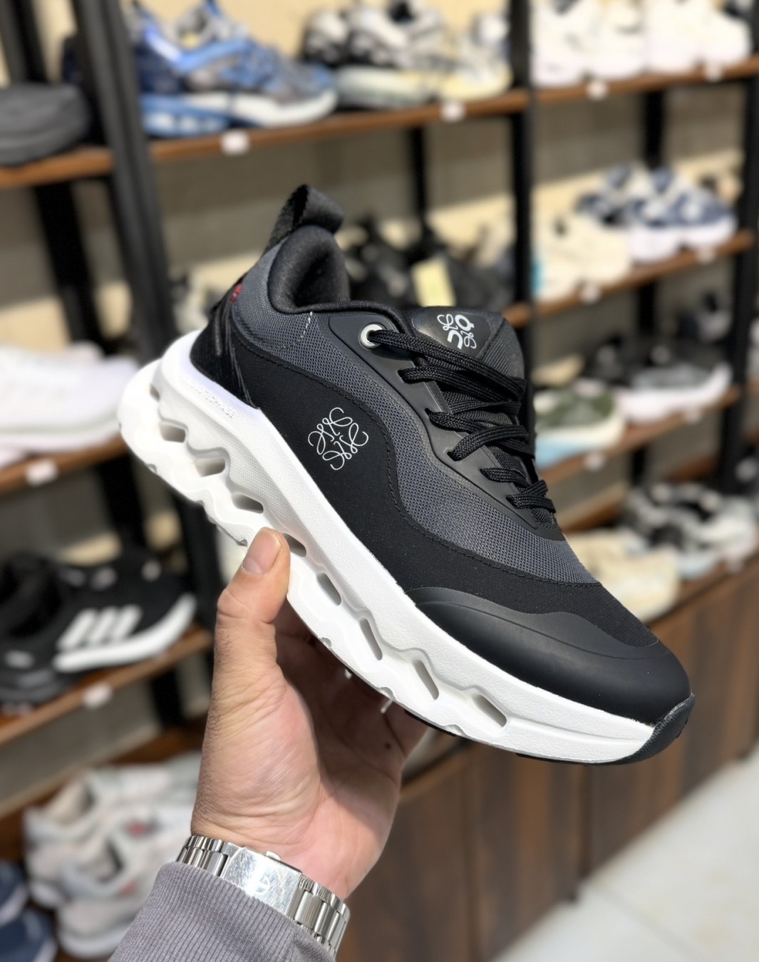 آن رانینگ مشکی سفید || LOEWE x On Cloudtilt Black White (کد ۶۹۸)