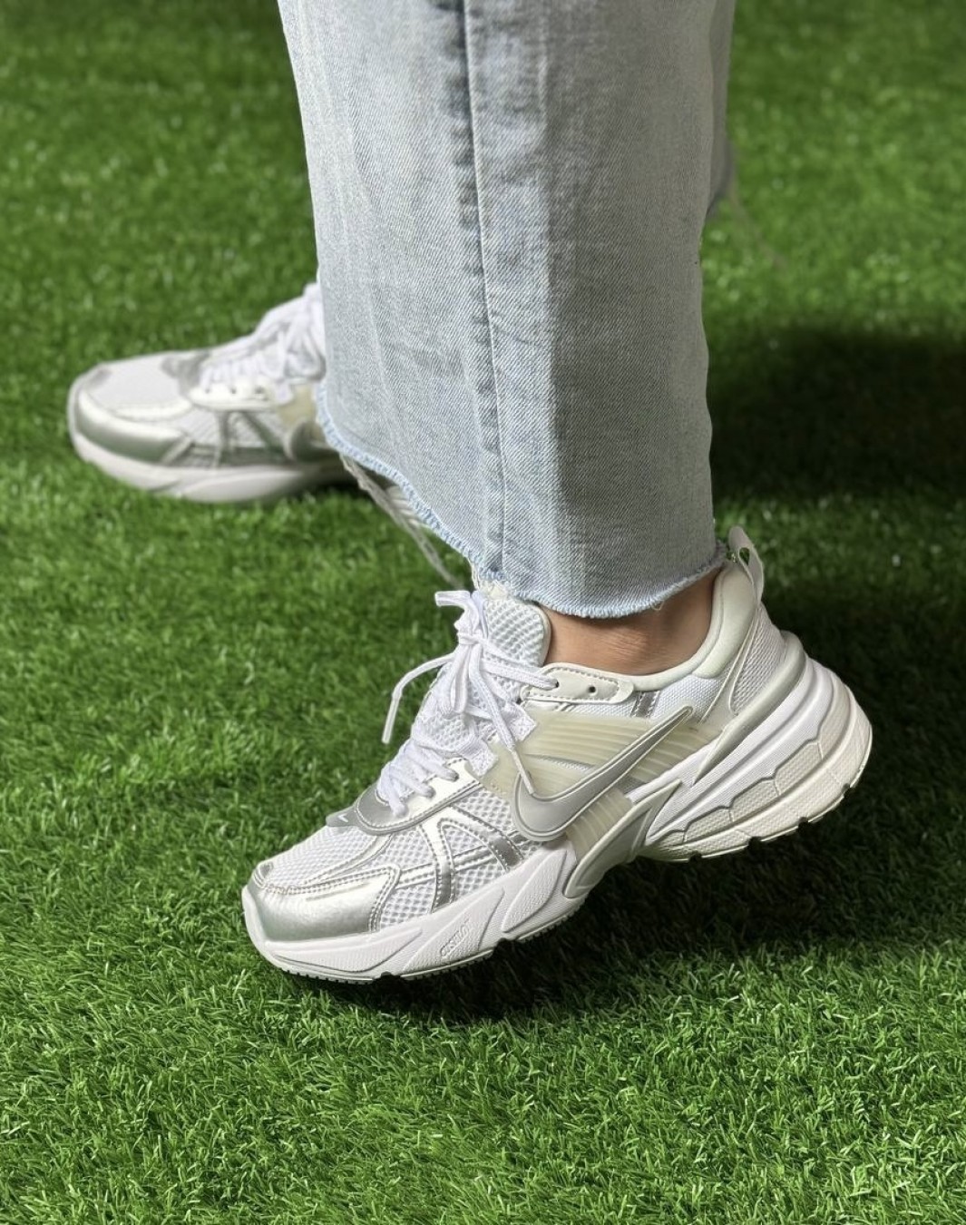 نایکی وی ۲ کی ران سفید نقره ای || Nike V2K Run Metallic Silver White (کد ۵۵۴)