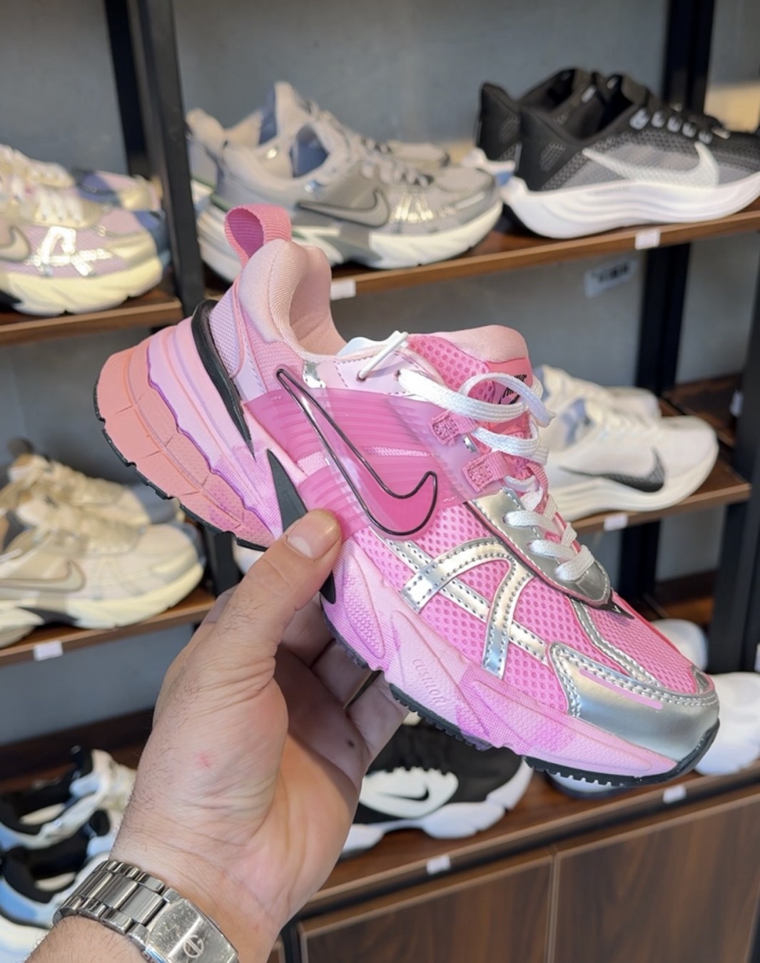 نایکی وی ۲ کی ران صورتی نقره ای || Nike V2K Run Pink Metallic (کد ۶۵۶)