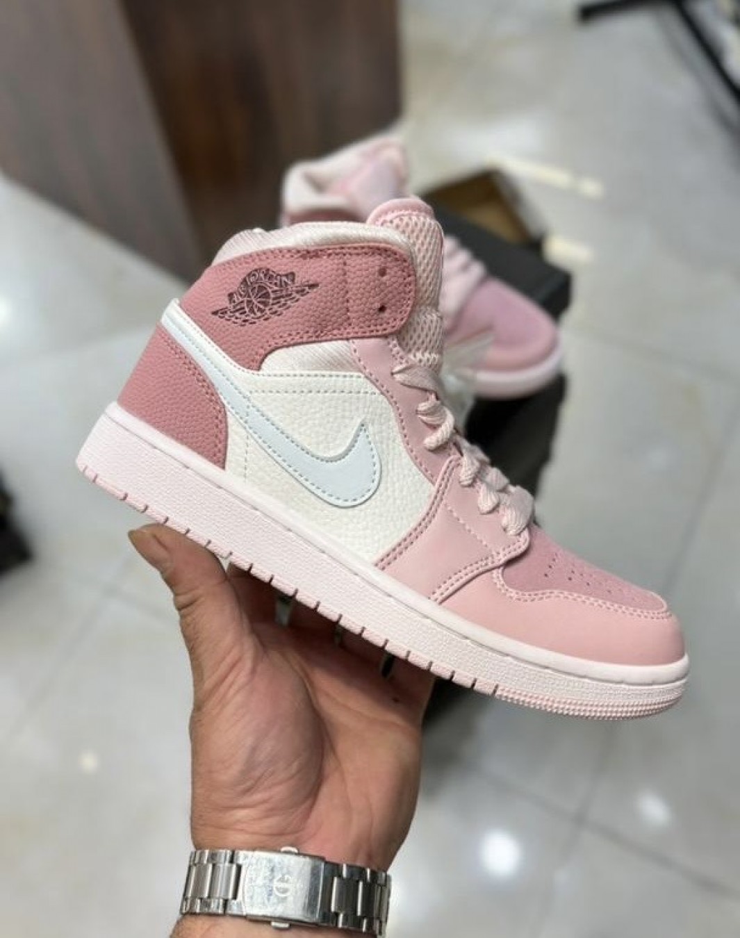 نایکی ایر جردن 1 ساقدار صورتی دیجیتال پینک || Nike Air Jordan 1 WMNS mid Digital Pink (کد ۷۱۵)