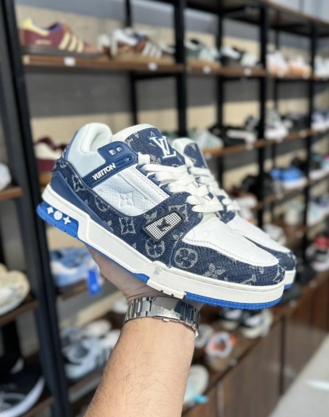 لویی ویتون ترینر آبی سفید || Louis Vuitton Trainer Luxury Blue (کد ۶۴۳)