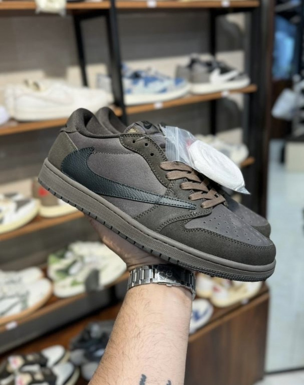 نایکی جردن ۱ ترویس اسکات قهوه ای مخملی || Nike Jordan 1 Travis Scott Velvet Brown (کد ۷۲۰)