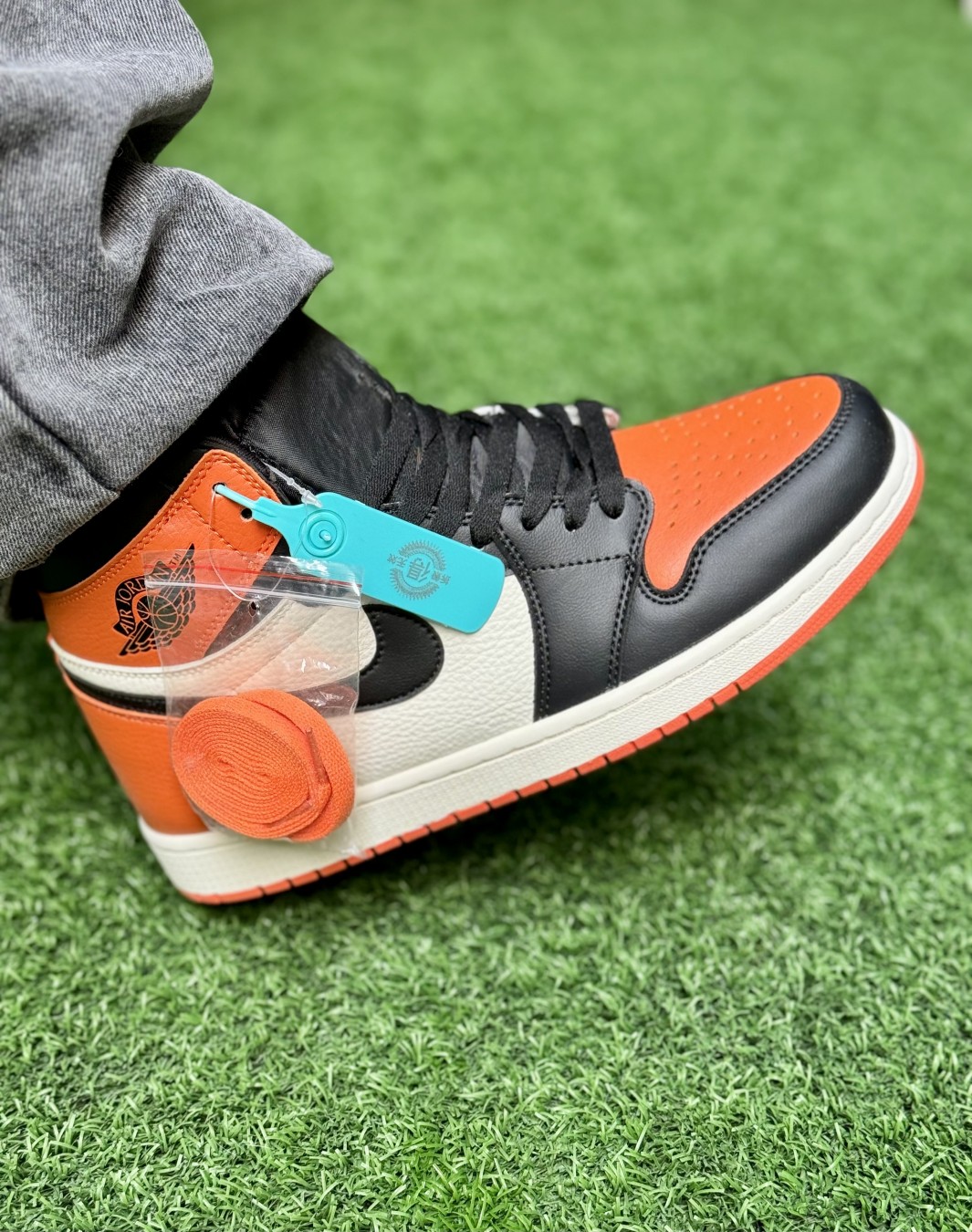 نایکی ایر جردن ۱ ساقدار مشکی نارنجی