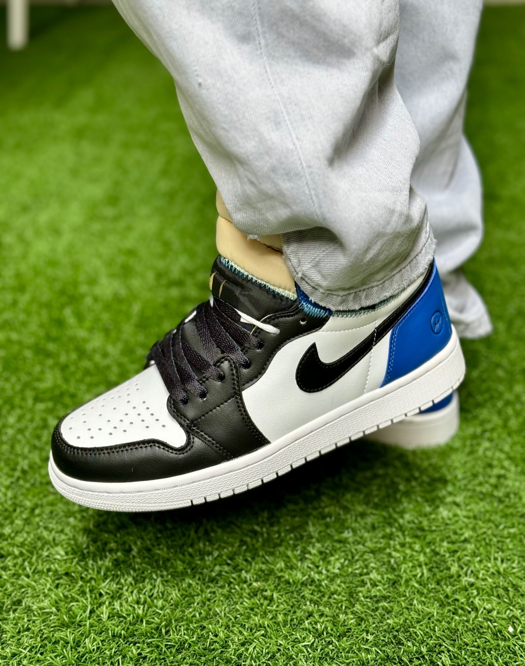 نایکی ایر جردن ۱ ساقدار فرگمنت سفید آبی