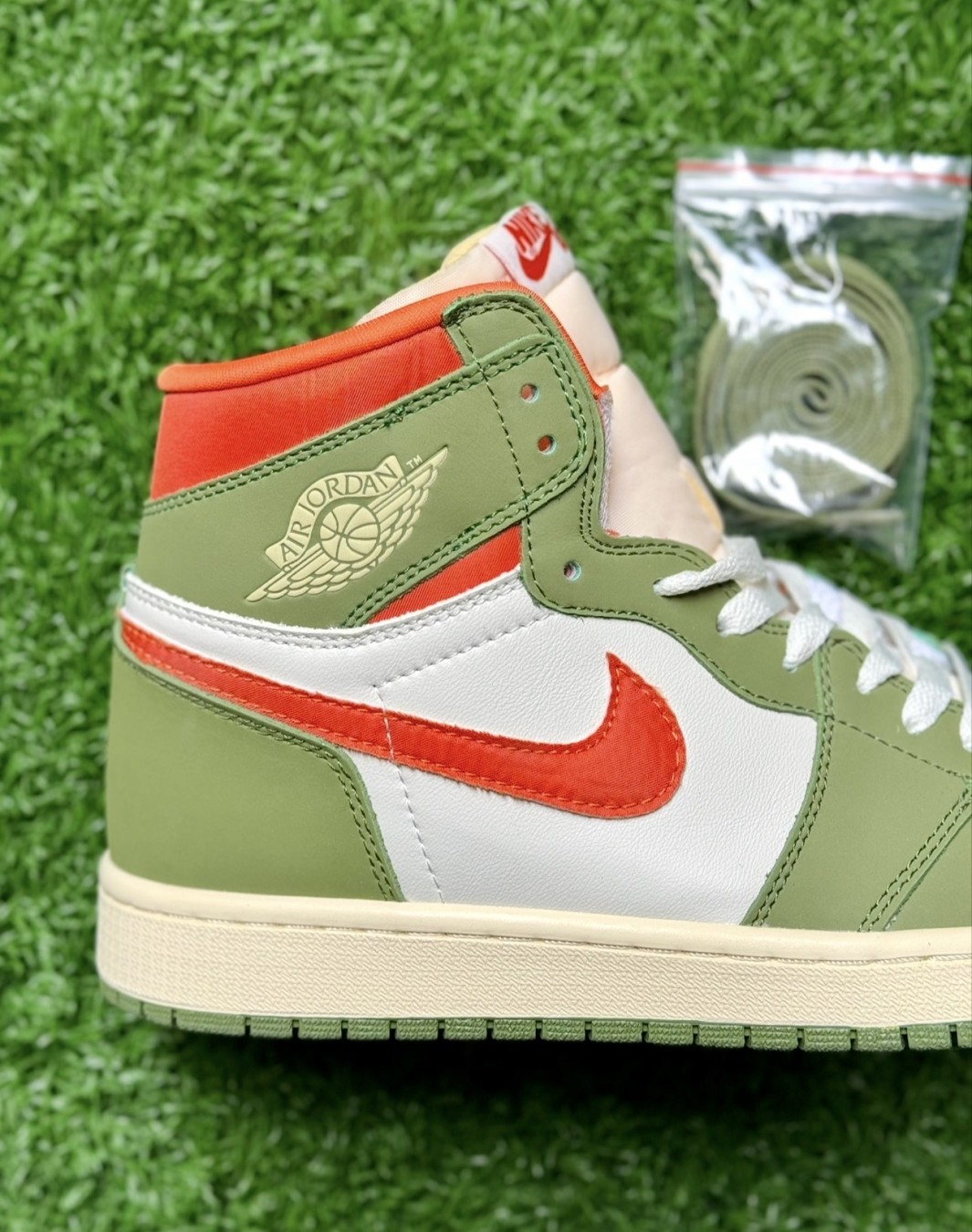 نایکی ایر جردن ۱ ساقدار سبز نارنجی