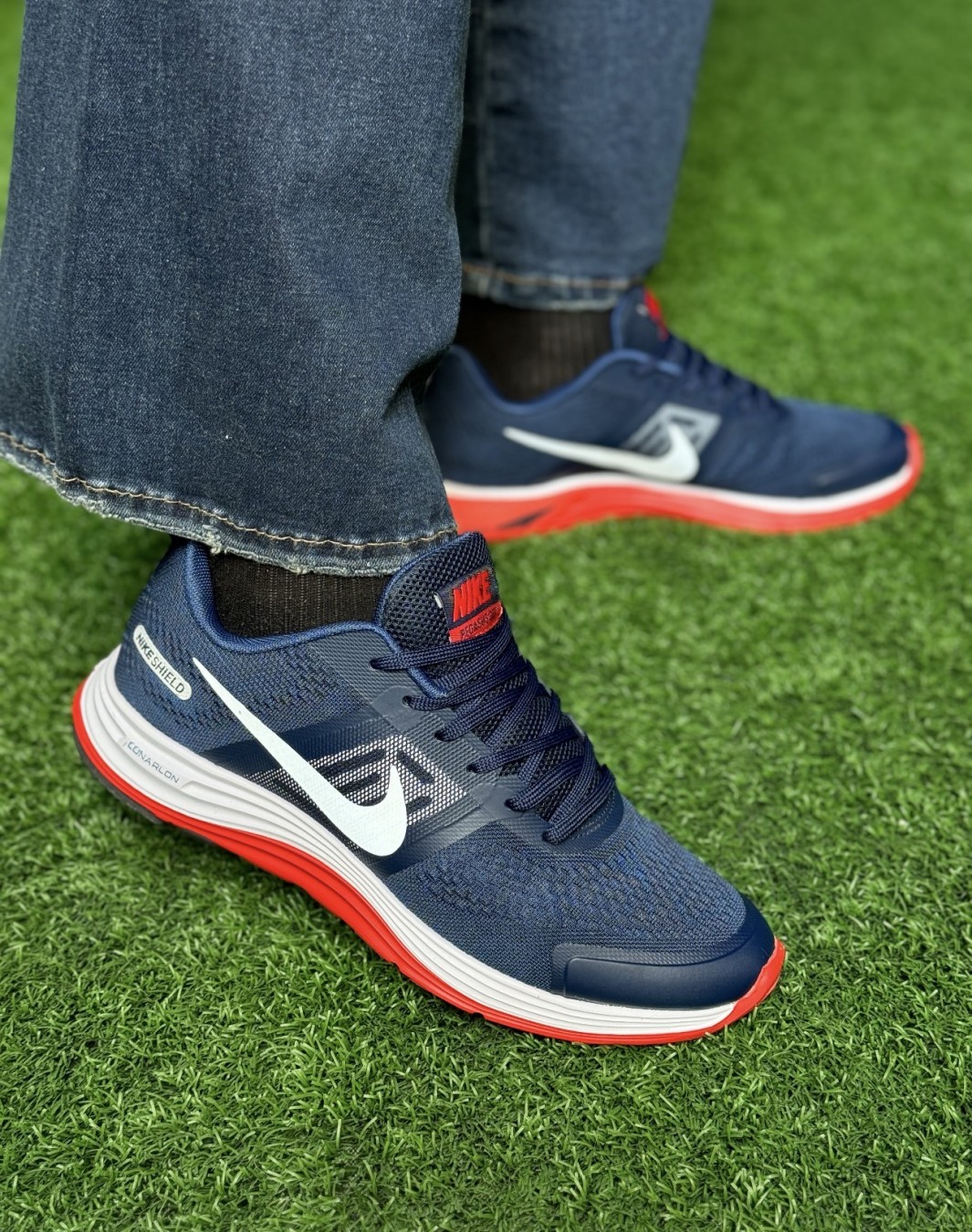 نایکی شیلد لونارلون سرمه ای قرمز نایکی شیلد لونارلون سرمه ای قرمز