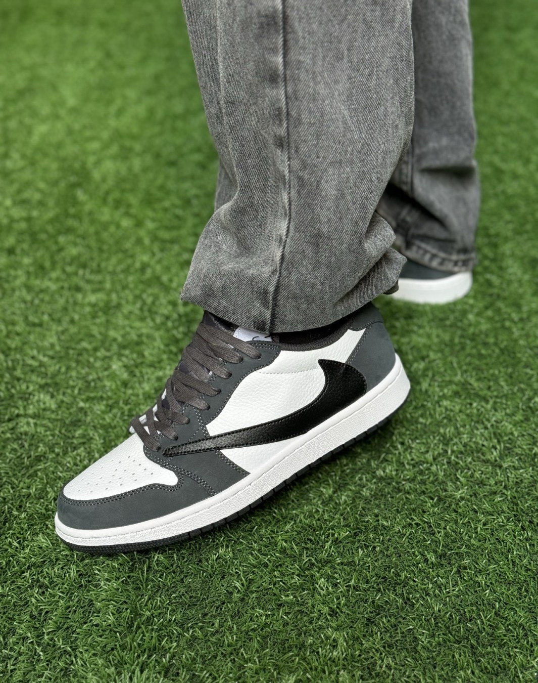نایکی جردن ۱ ترویس اسکات خاکستری || Nike Jordan 1 Travis Scott Grey (کد ۷۲۱)