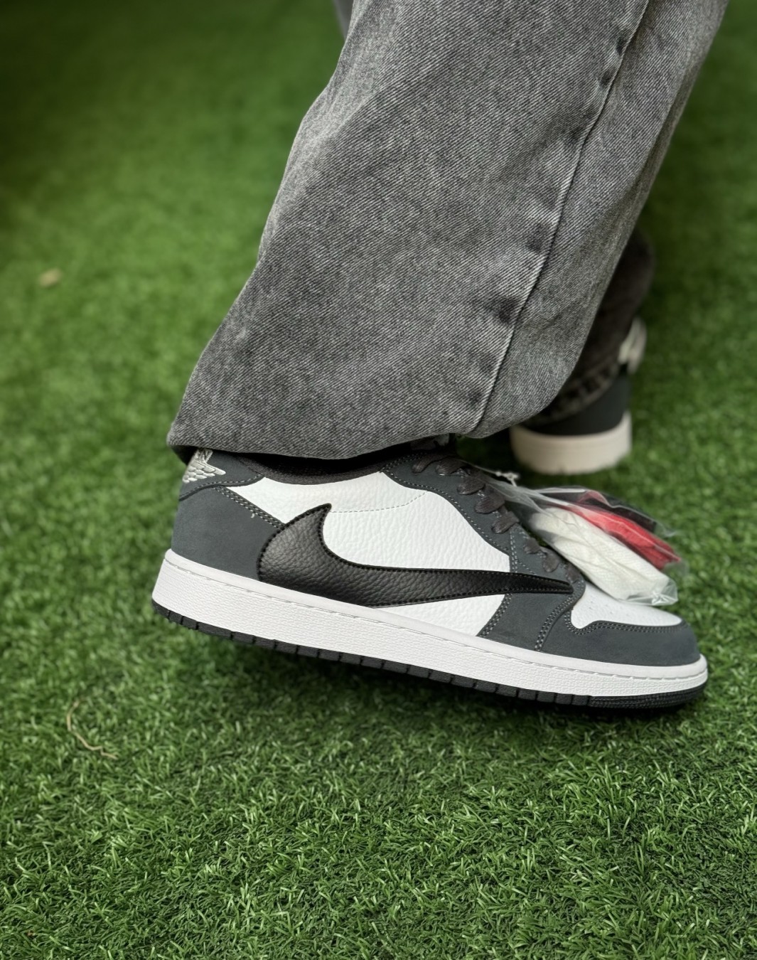 نایکی جردن ۱ ترویس اسکات خاکستری