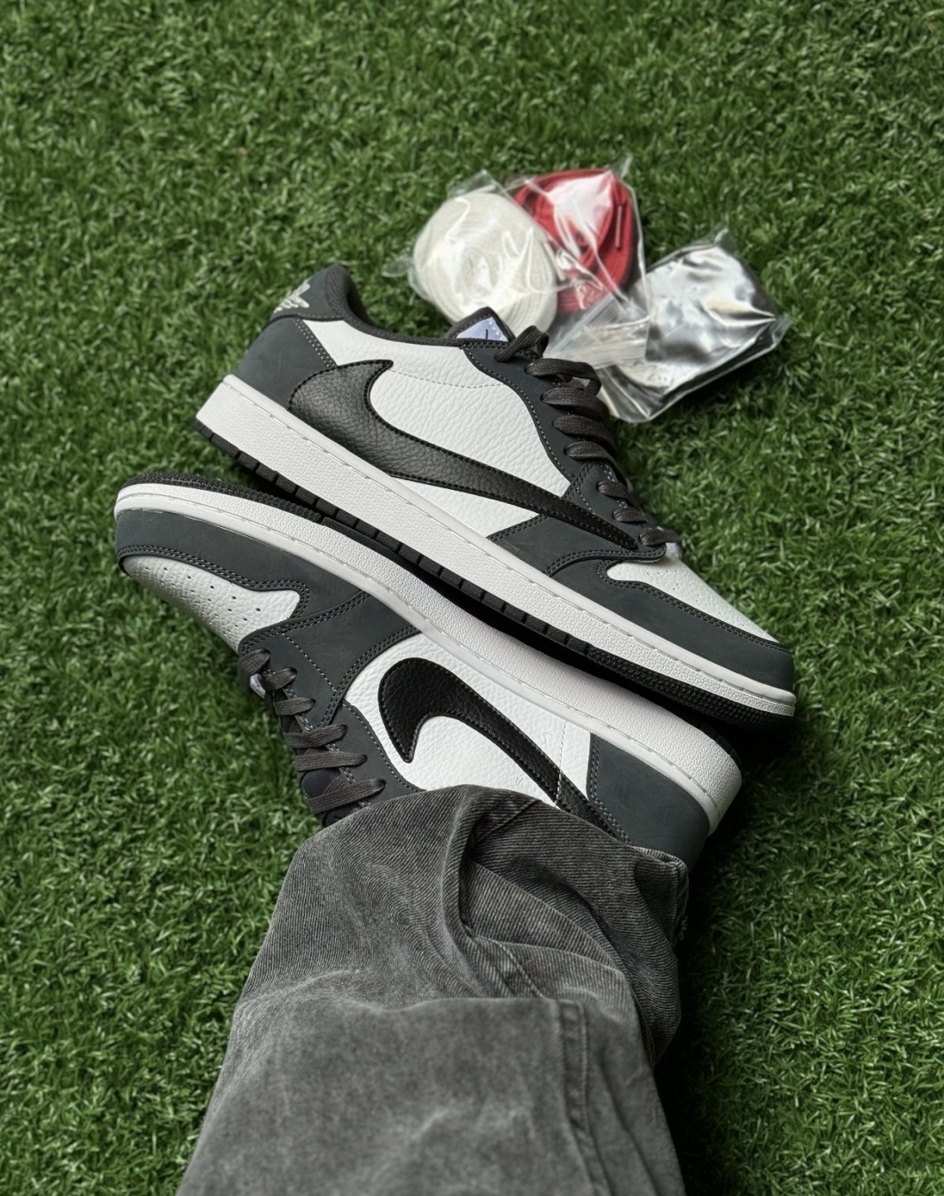 نایکی جردن ۱ ترویس اسکات خاکستری