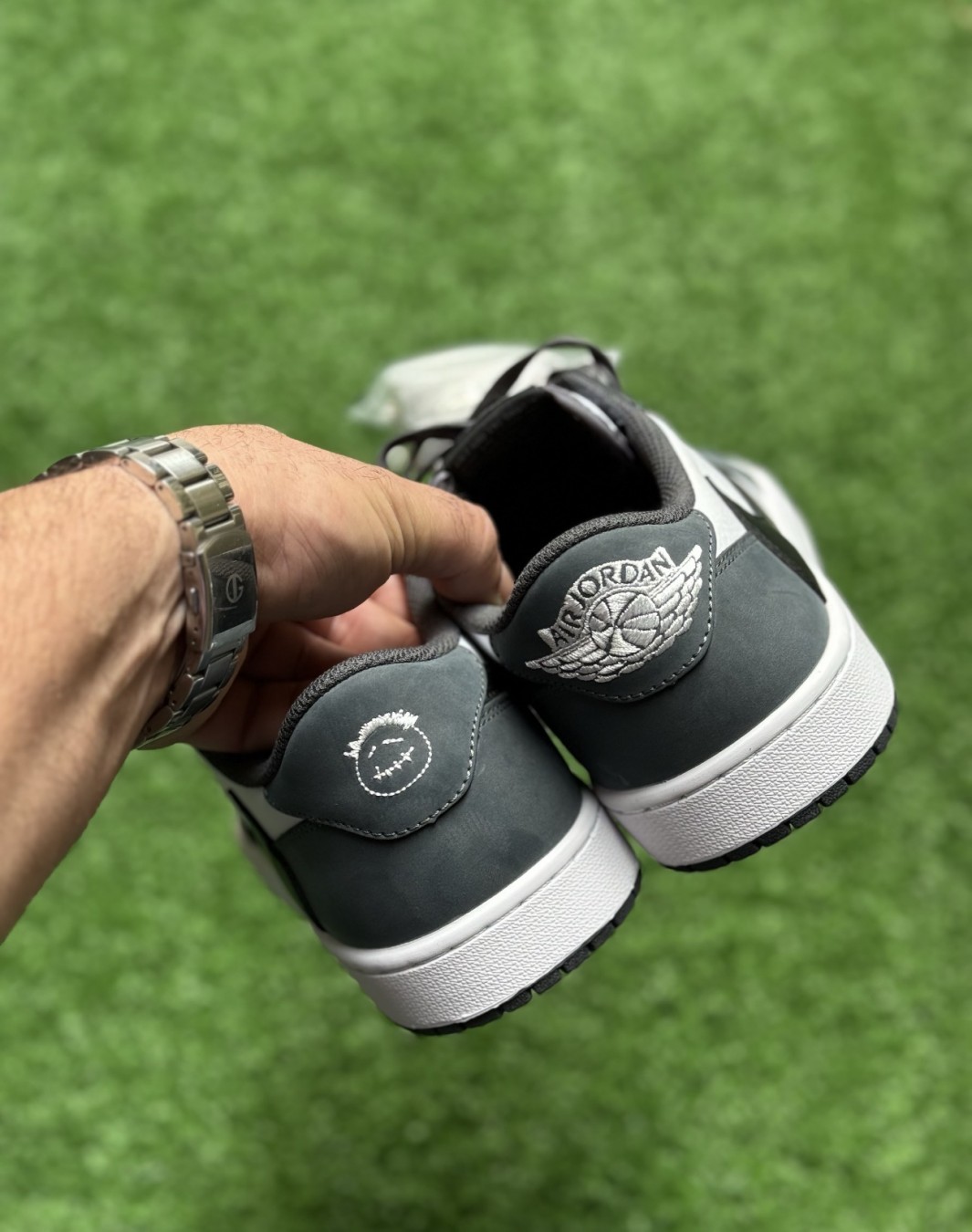 نایکی جردن ۱ ترویس اسکات خاکستری