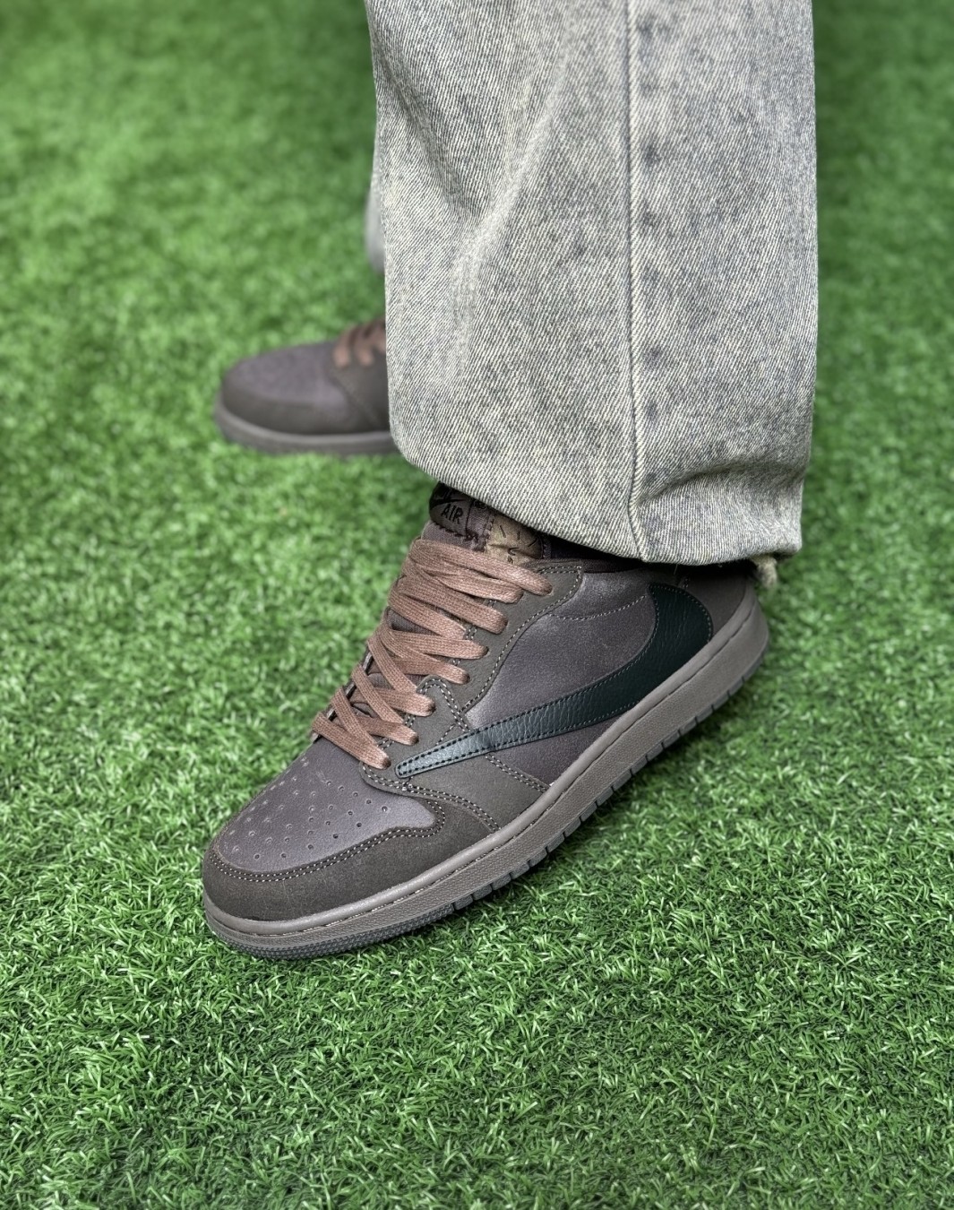 نایکی جردن ۱ ترویس اسکات قهوه ای تیره || Nike Jordan 1 Travis Scott Velvet Brown (کد ۷۲۰)