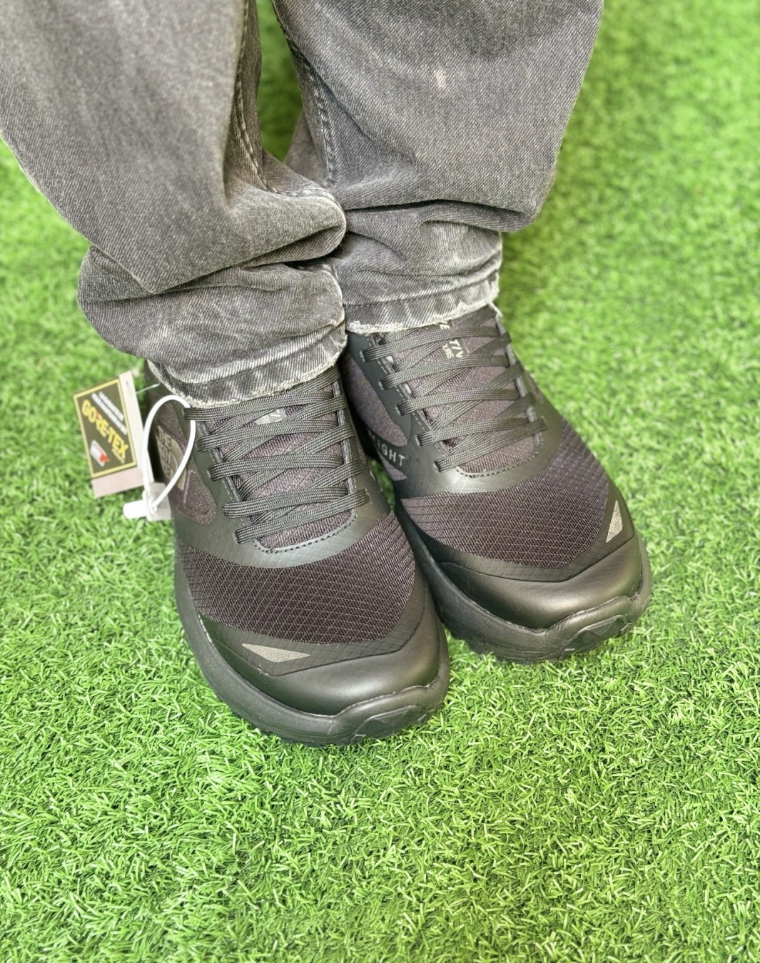 نورث فیس وکتیو گورتکس مشکی