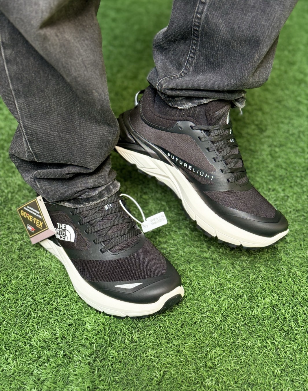 نورث فیس وکتیو گورتکس مشکی سفید