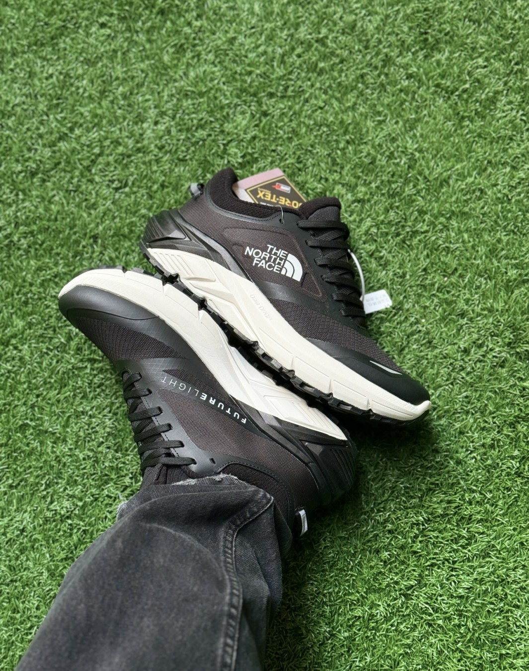 نورث فیس وکتیو گورتکس مشکی سفید