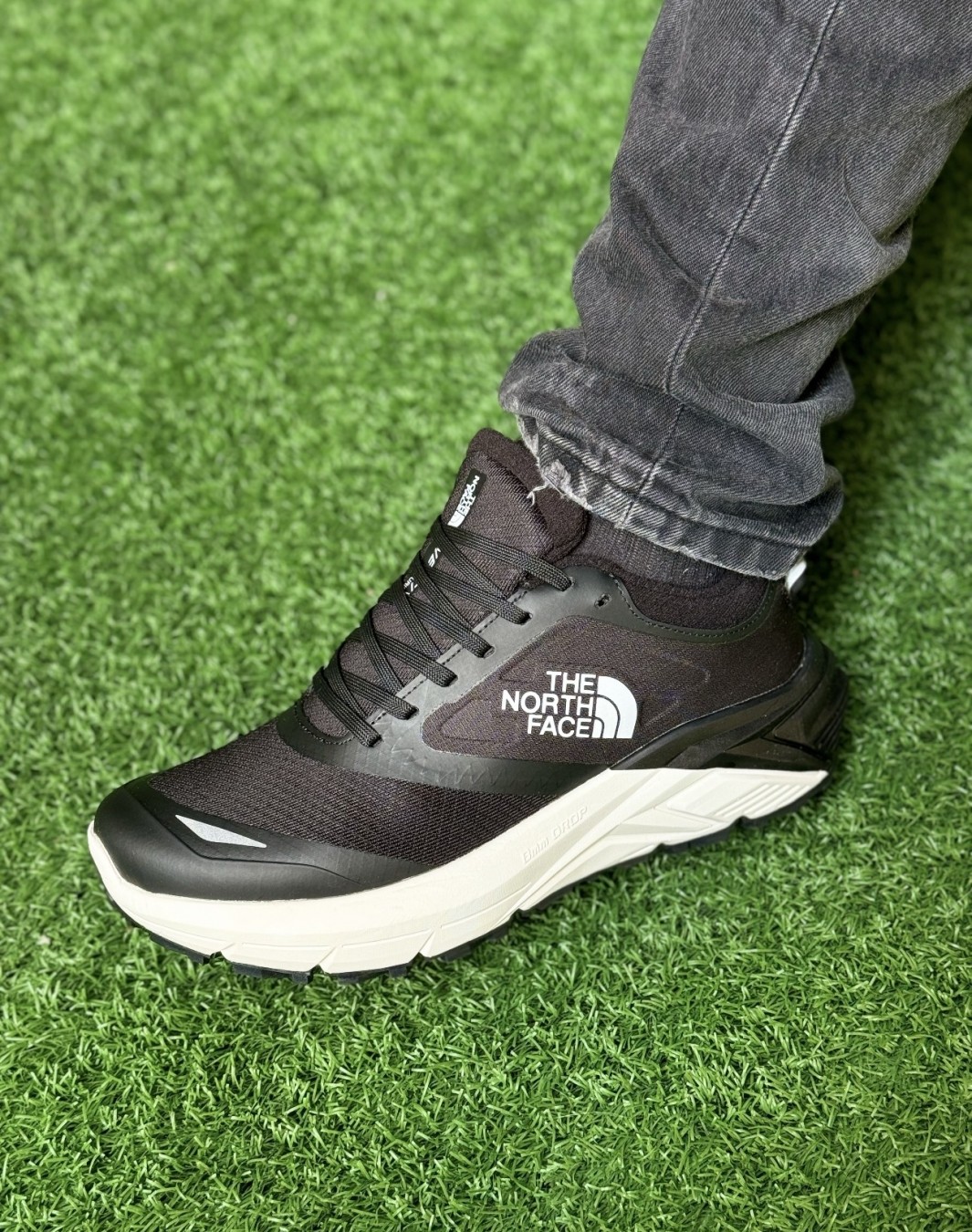 نورث فیس وکتیو گورتکس مشکی سفید