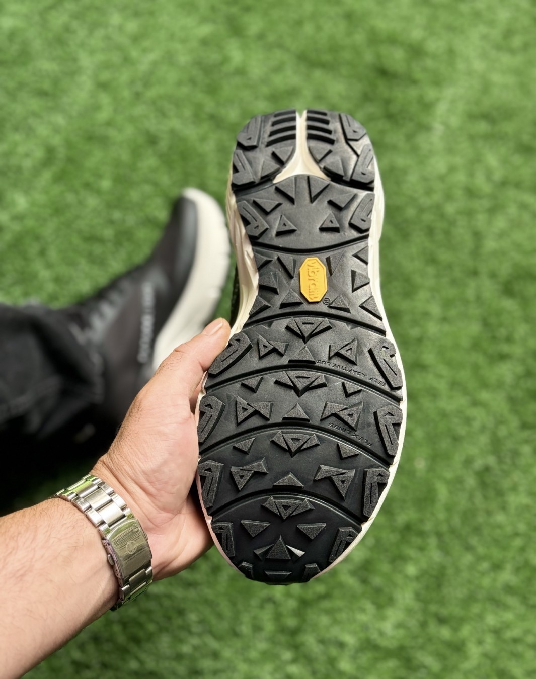 نورث فیس وکتیو گورتکس مشکی سفید