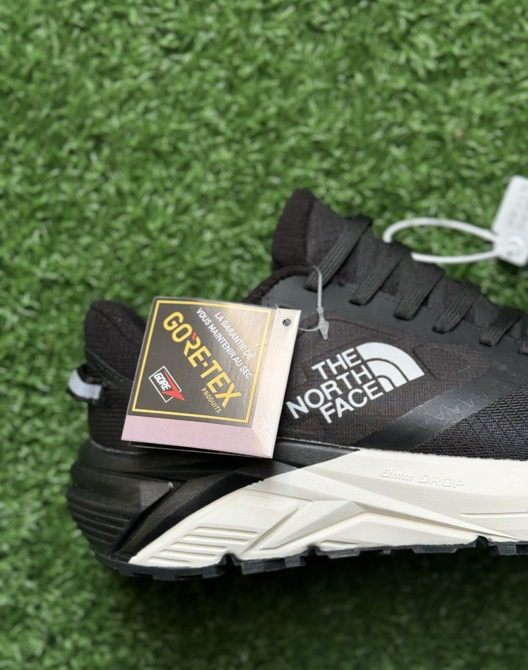 نورث فیس وکتیو گورتکس مشکی سفید