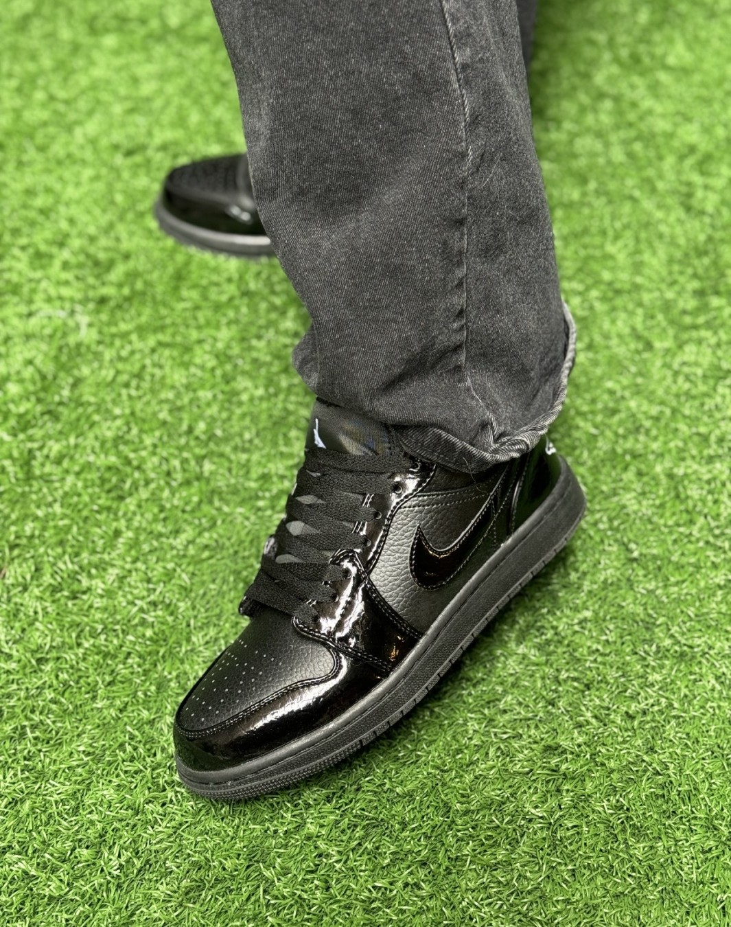 نایکی ایر جردن 1 بدون ساق مشکی ورنی || Nike Air Jordan 1 Low SE Black Patent (کد ۷۱۷)