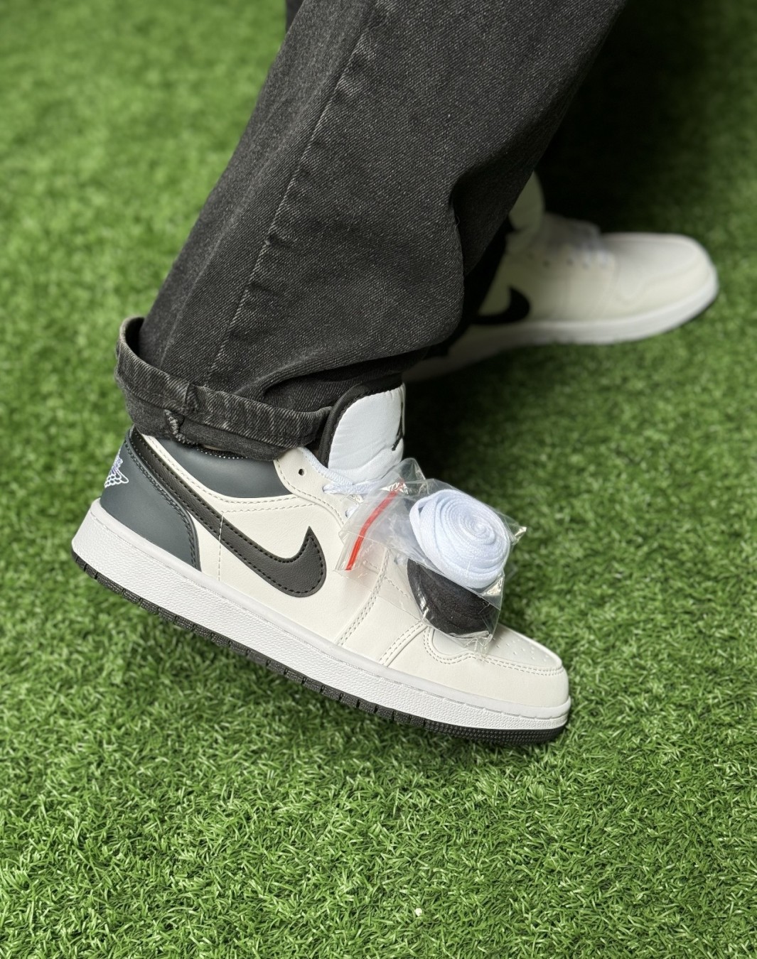 نایکی ایر جردن 1 بدون ساق سفید مشکی