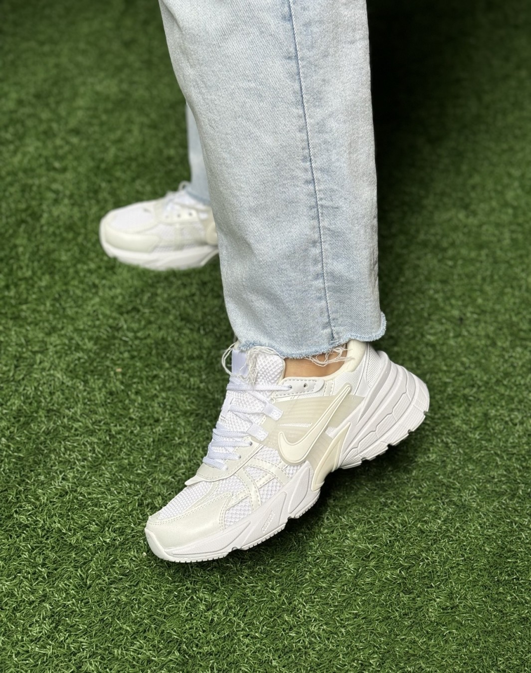 نایکی وی ۲ کی ران سفید