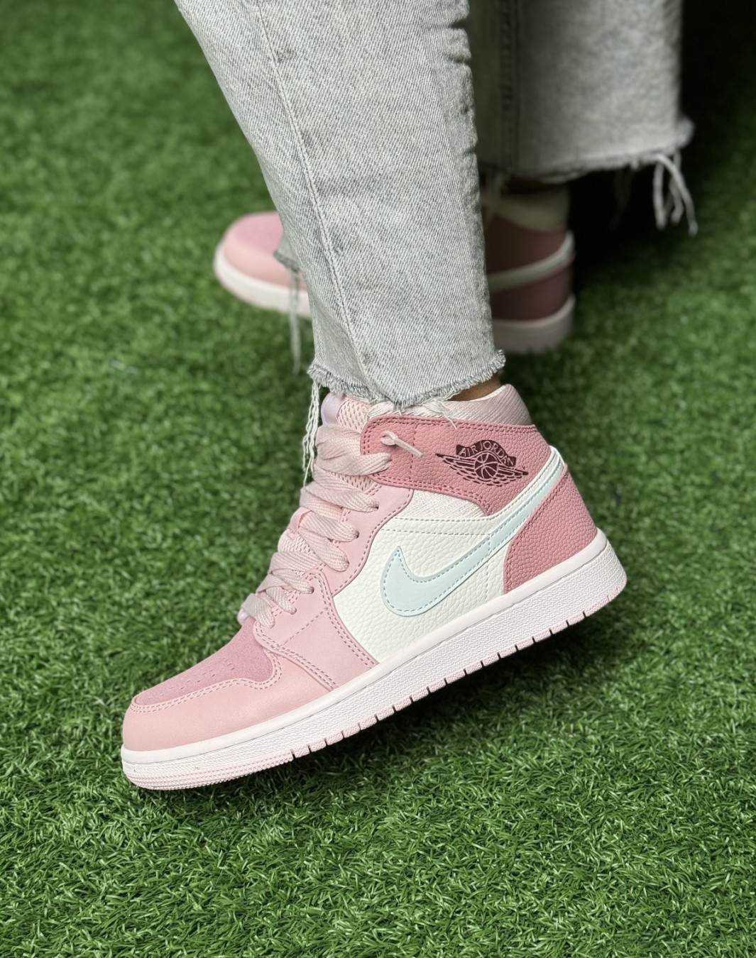 نایکی ایر جردن 1 ساقدار صورتی دیجیتال پینک || Nike Air Jordan 1 WMNS mid Digital Pink (کد ۷۱۵)