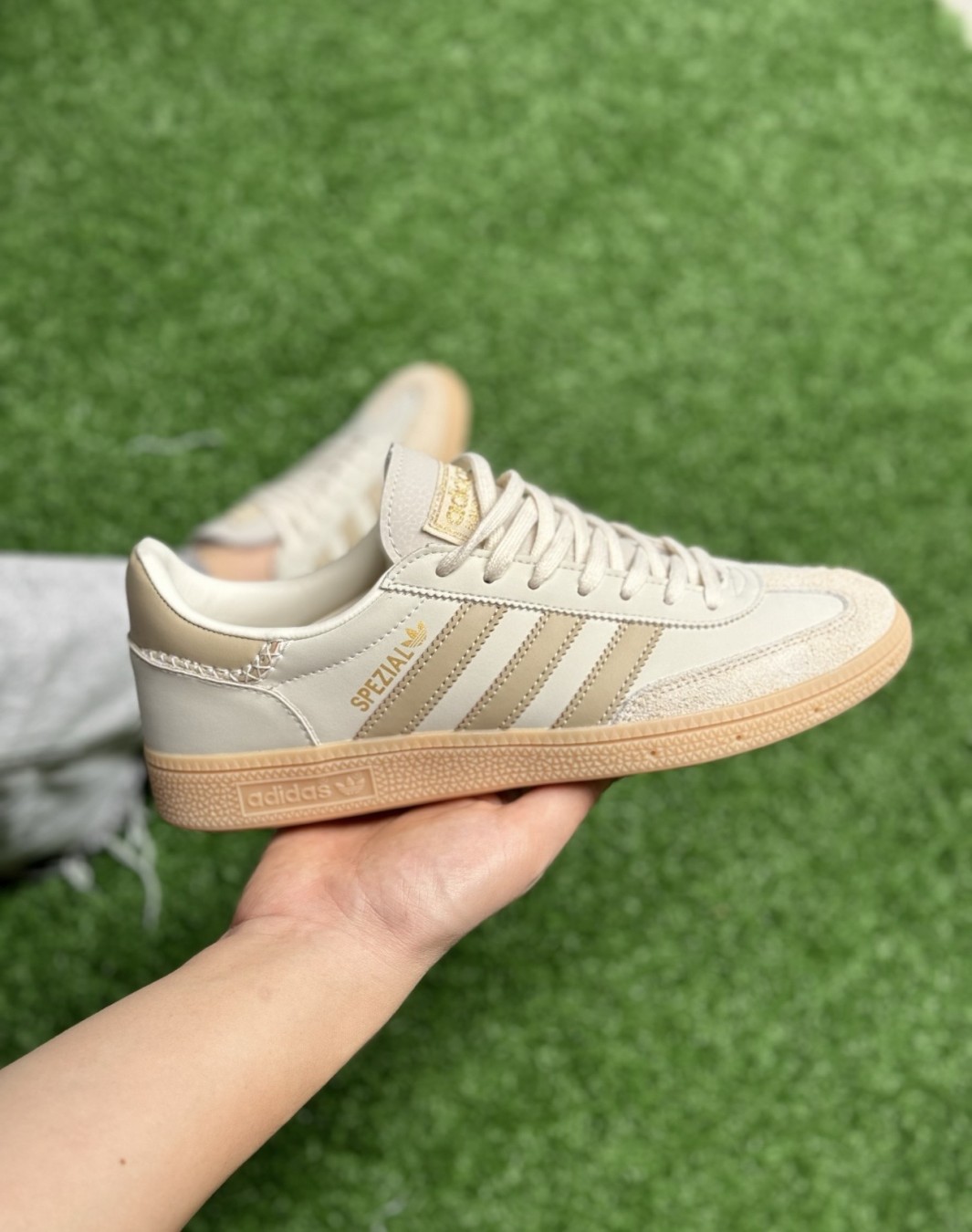 آدیداس اسپزیال کرم بژ