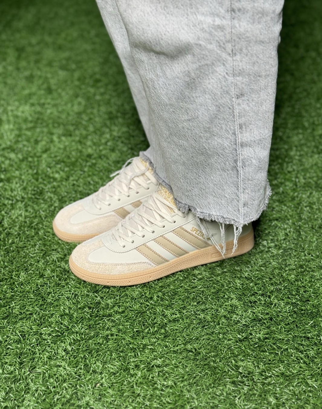 آدیداس اسپزیال کرم بژ